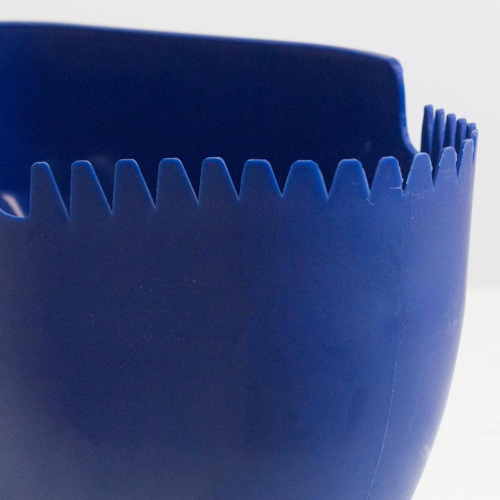 Chapin 0.8 Gal./3 l Hand Crank Salt Spreader - Image 2