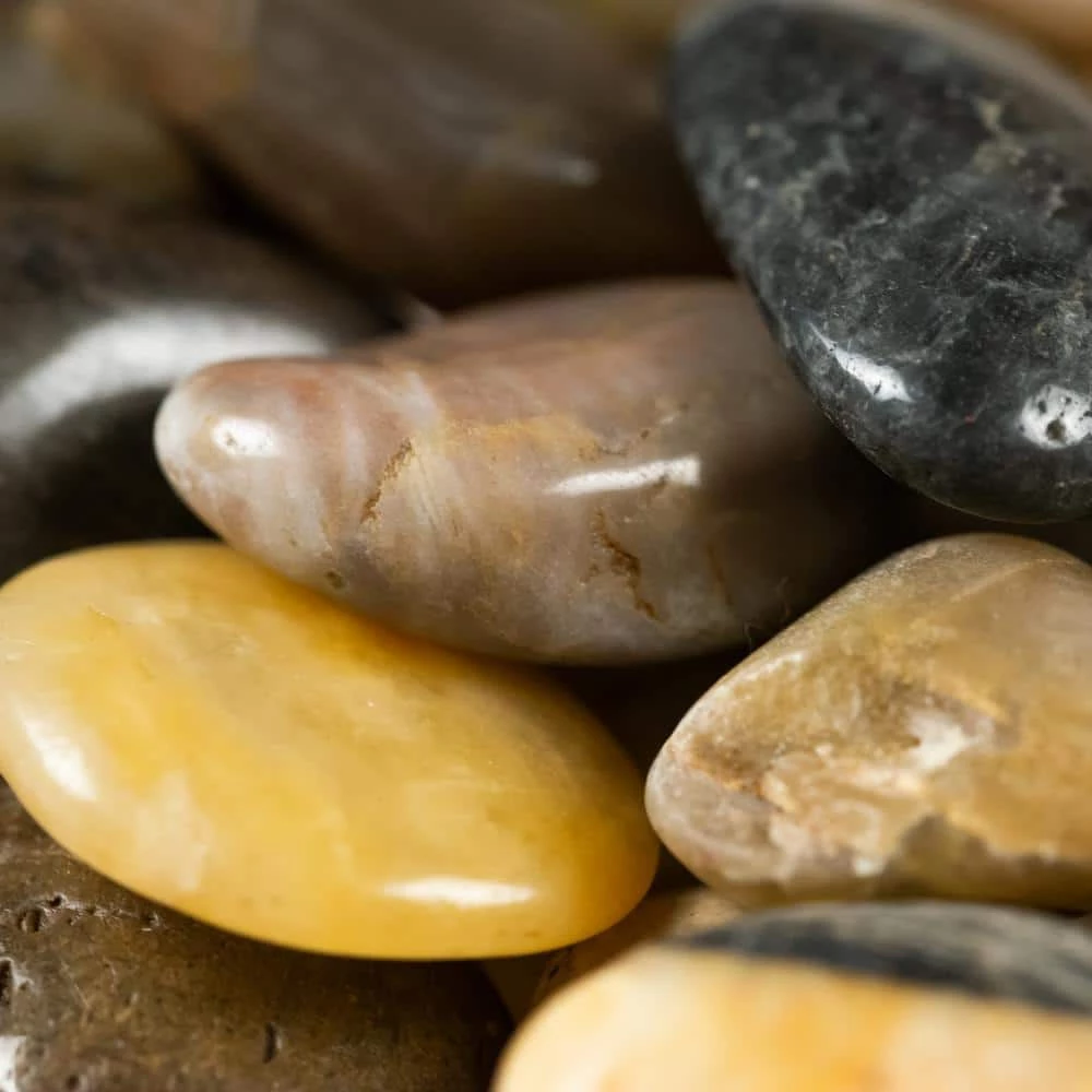 MSI Marble Mixed 0.25 cu. ft. per Bag (0.5 in. ) Super Polished Pebbles Bagged Landscape Rock - Image 3