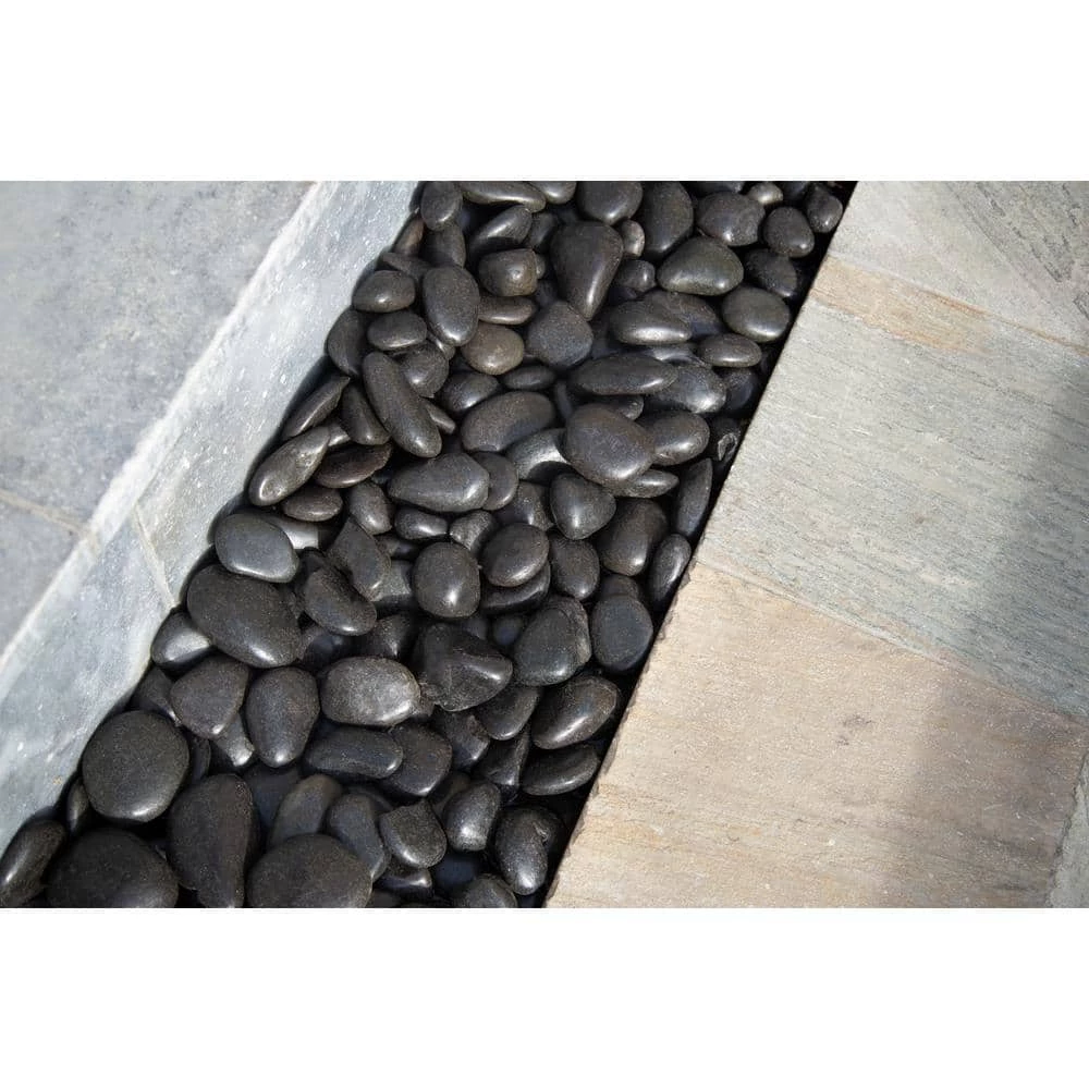MSI Black Polished Pebbles 0.5 cu. ft . per Bag (0.25 in. to 0.75 in.) Bagged Landscape Rock - Image 5