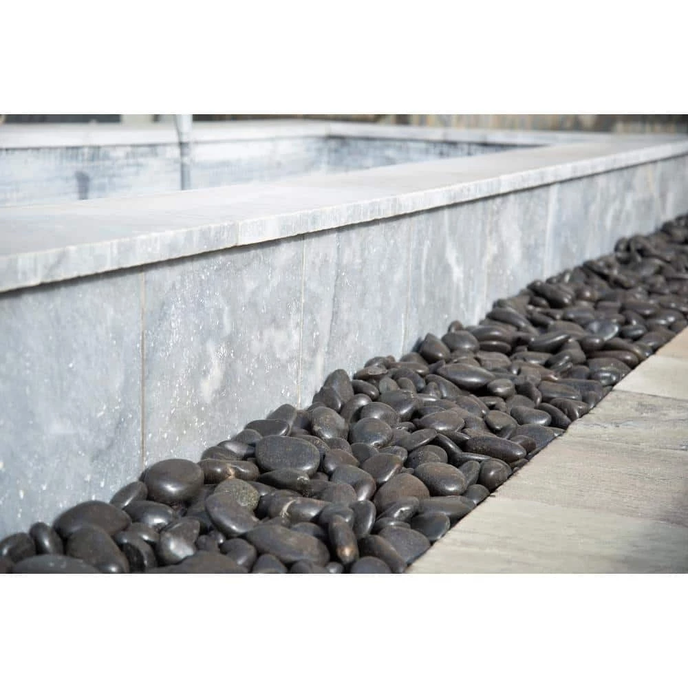 MSI Black Polished Pebbles 0.5 cu. ft . per Bag (0.25 in. to 0.75 in.) Bagged Landscape Rock - Image 2